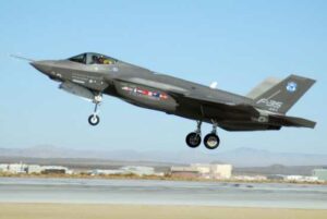 ABD Kendi Bacağına F-35 Sıkıyor! - 011113 iki f 35e bir yl rotar 11