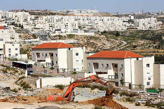 Dışişleri Bakanlığı, "İsrail'in işgal altındaki Filistin topraklarında yürüttüğü yasadışı yerleşim faaliyetlerine" bir yenisini ekleyerek, Doğu Kudüs'teki "Givat Hamatos" yerleşiminde bin 100 yatak kapasiteli bir otel inşa edilmesine onay vermesini şiddetle kınadı. - 050312 turkiyeden israile iddetli knama 1