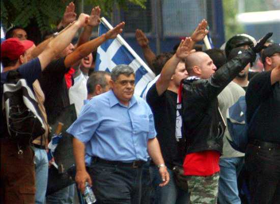 Yunanistan seçimlerinde parlamentoya giren Türk düşmanı Nazi parti lideri Mihaloliakos, randevuevi işletmecisi olarak tanınıyor… - 050812 krizin buyuttuu turk duman nazi 1