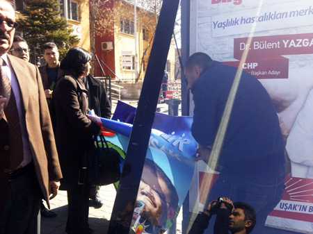 Başbakan’ın geçeceği yolda CHP afişleri söktürüldü