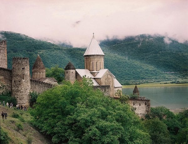 https://www.youtube.com/watch?v=CwfFmKIN8jw - ananuri manastiri gurcistan