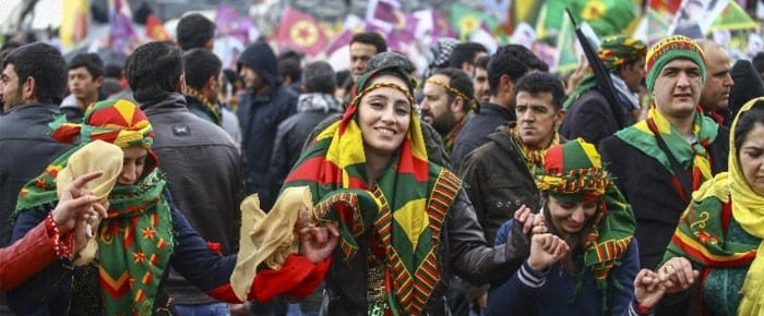 Abdullah Öcalan Diyarbakır’da yüzbinlerce kişinin katıldığı Newroz kutlamasında okunan mektubunda PKK’ye silahlı mücadeleyi sonlandırarak siyas, mücadeleye geçilmesi için çağrısını yineledi. - e3e4b son