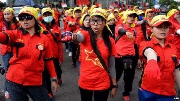 Endonezya Tekstil Firması Cinsel Ayrımcı Tshirt İçin Üzgün
