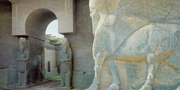 Musul'daki tarihi heykelleri matkapla kırıp parçalayan IŞİD, kentin simgelerinden 3 bin yıllık Süryani antik kenti Nimrud'u da dozerlerle yıkmaya başladı. - page isid 3 bin yillik antik kent nimrudu dozerlerle yikiyor 478515468