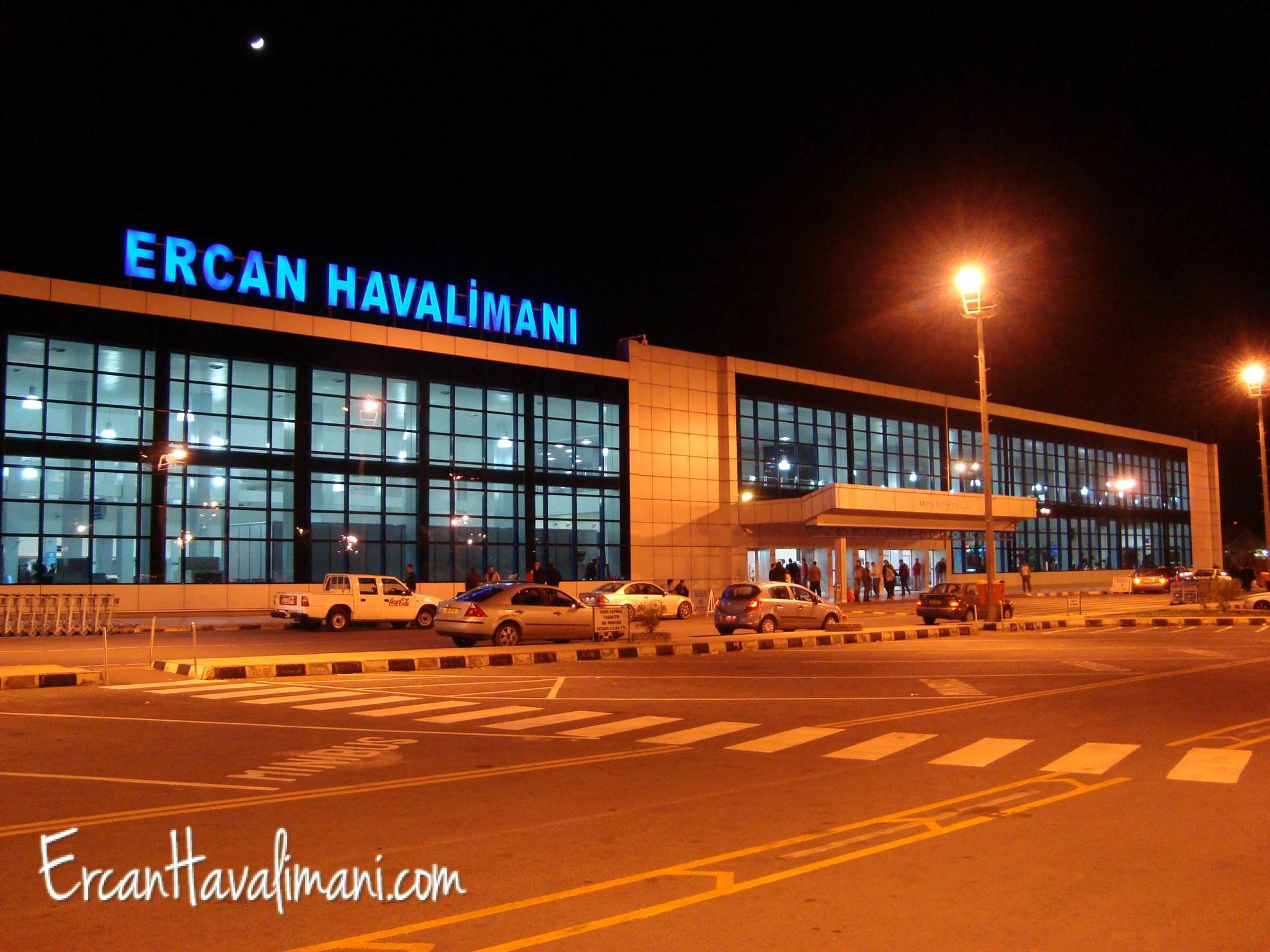 Ercan havalimanı, gece görünüşü