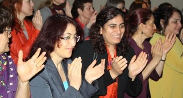 Halay Düğün Partisi: HDP ve Mankenler Geçidi