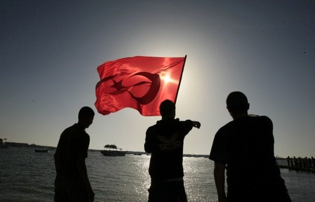 Bizi takip edenler bilir, kapağında Türk bayrağını kullanan 11 eylül belgeseli ile ilgili bir kampanya yapmış ve bayrağın çıkartılmasını istemiştik. (https://www.turkishnews.com/en/content/2010/10/18/please-remove-the-turkish-flag-in-your-media-kit-2/) - turkishflag