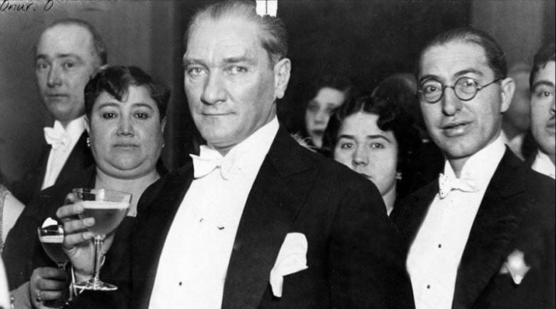 Büyük Taarruz’un Arka Planındaki Kritik Olay: Atatürk’ün Düzenlediği ‘Fake’ Çay Partisi
