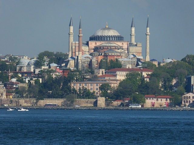 İstanbul Boğazı'nda gizli bir nehir mi var? İngiliz bilim insanlarına göre evet. Hem de dünyanın debisi en yüksek 6'ncı nehri. Çalışmalara göre Boğaz'dan gelen akıntılar, Karadeniz'e uzanan dev bir nehir oluşturuyor. - istanbul 860374 640