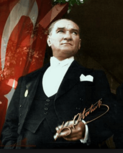 Atatürk, Ayyıldızlı Bayrağı, Osmanlı’yı Ve Arap Dünyasını Çağrıştırdığı Gerekçesiyle Değiştirmeyi Düşünmüş Ve Bunu Dönemin Başbakanı Celal Bayar’a Söylemişti. Yerine Düşündüğü, Göktürkler’in Bayrağıydı: Mavi Fon Üzerinde Profilden Görünen Yeşil Bir Kurt… - ataturkbayrak