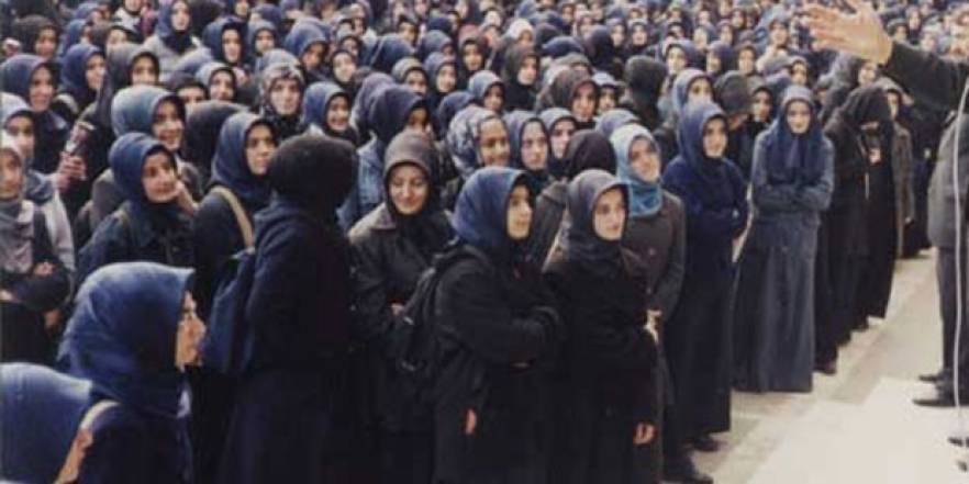 EĞİTİM DOSYASI : AKP’nin okulların tamamının imam hatipleştirmey e yönelik adımları sürüyor.