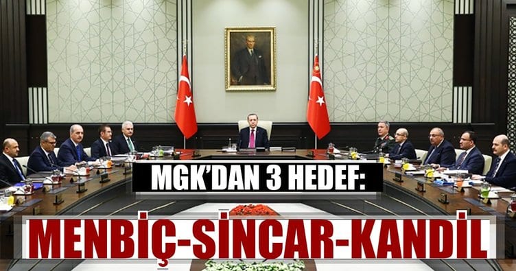 Cumhurbaşkanı Recep Tayyip Erdoğan başkanlığında toplanan MGK’dan terör yuvaları Menbiç, Sincar ve Kandil’e yönelik net mesajlar çıktı. Teröristlerin Menbiç’ten bir an önce çıkarılması, aksi halde Türkiye’nin inisiyatif kullanacağı vurgulandı Milli Güvenlik Kurulu (MGK), dün Cumhurbaşkanlığı Külliyesi'nde Cumhurbaşkanı Recep Tayyip Erdoğan'ın başkanlığında toplandı. 4 saat 20 dakika süren toplantının ardınan yayımlanan bildiride menbiç, Kandil ve Sincar'daki terör yuvalarının temizlenmesine yönelik kararlılık vurgulanırken, "PKK/PYD-YPG, DEAŞ, FETÖ/PDY" gibi terör örgütleri için ilk kez "proje terör örgütü" ifadesi kullanıldı. Böylelikle terör örgütlerinin, "temsilcisi olduğunu iddia ettikleri kesimlere zarardan başka bir şey getirmeyen; perde arkasındaki bazı odakların çıkarlarına hizmet etmekten başka bir şey yapmayan, esasen varlık nedenlerini de bu projeye borçlu oldukları" belirtildi. MGK'nın ardından yayımlanan bildiride şu ifadelere yer verildi: PROJE TERÖR ÖRGÜTLERİ: PKK/PYD-YPG, DEAŞ, FETÖ/PDY gibi proje terör örgütlerinin eylemleri başta olmak üzere, milli güvenliğimizi hedef alan her türlü tehdide karşı hukuk çerçevesinde alınan ve kurulumuzca önerilen tedbirler gözden geçirilmiş; terörün sonlandırılması için yurtiçinde olduğu gibi, yurtdışında da aynı azim ve kararlılıkla sürdürülen mücadele kapsamlı şekilde değerlendirilmiştir. Türkiye'nin yurtdışı operasyonları karşısında, aldığı tüm desteğe rağmen tutunamayan terör örgütünün, yeniden ülke içinde eylemlere yönelme ihtimaline karşı gerekli tüm tedbirlerin titizlikle uygulanması hususundaki kararlılık teyit edilmiştir. MENBİÇ ARINDIRILSIN: Zeytin Dalı Harekâtı neticesinde, terör örgütlerinin zulmünden kurtarılan Suriyelilerin harekâta gönülden destek vermesinin üzerinde önemle durulmuştur. Türkiye'de misafir edilen yüz binlerce Suriyelinin geri döndüklerinde güven içinde yaşayabilmeleri için gereken tedbirler değerlendirilmiştir. İşgal ettiği diğer yerlerde olduğu gibi Afrin'de de, çocukları silahlandıran, masum sivilleri canlı kalkan olarak kullanan, etnik temizlik dâhil her türlü insanlık suçunu işleyen bölücü terör örgütünün, DEAŞ ile işbirliği içinde olduğunun uluslararası kamuoyuna bir kez daha hatırlatılmasında fayda mülahaza edilmiştir. Menbiç'teki teröristlerin bir an önce bölgeden uzaklaştırılması gerektiği, aksi takdirde Türkiye'nin, diğer bölgelerde olduğu gibi burada da bizzat inisiyatif kullanmaktan çekinmeyeceği belirtilmiştir. BİZZAT ENGELLERİZ: Fırat'ın doğusunda yuvalanan teröristlerle ilgili de aynı kararlılık vurgulanmıştır. Sincar ve Kandil başta olmak üzere, Irak'ın çeşitli yerlerinde de yerleşen terör örgütünün bölgedeki faaliyetlerinin, öncelikle Irak tarafından önlenmesinin beklendiği, aksi halde Türkiye tarafından engelleneceği ifade edilmiştir. YUNANİSTAN'A UYARI: Kıbrıs, Doğu Akdeniz ve Ege Denizi'ndeki gelişmeler hakkında genel bir değerlendirme yapılmış; bilhassa Yunanistan'ın iyi komşuluğa aykırı tutum ve davranışlarının hassasiyetle takip edildiği ifade edilmiş, Türkiye'nin hak ve menfaatlerinden asla taviz verilmeyeceği karar altına alınmıştır. - mgk menbic sincar kandil