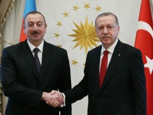 Cumhurbaşkanı Recep Tayyip Erdoğan, resmî ziyaret için Türkiye’de bulunan Azerbaycan Cumhurbaşkanı İlham Aliyev ile Cumhurbaşkanlığı Külliyesinde bir araya geldi. - 2018 04 25 azerbaycan 01 karsilama