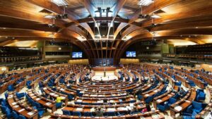 Avrupa Konseyi Parlamenter Meclisi (AKPM) Denetim Komisyonu'nun "Avrupa kriterlerine uygun olmayacağı" gerekçesi ile Türk hükümetine 24 Haziran seçimlerini erteleme çağrısında bulunması, Ankara'da tepkiyle karşılandı. - 43176185 303
