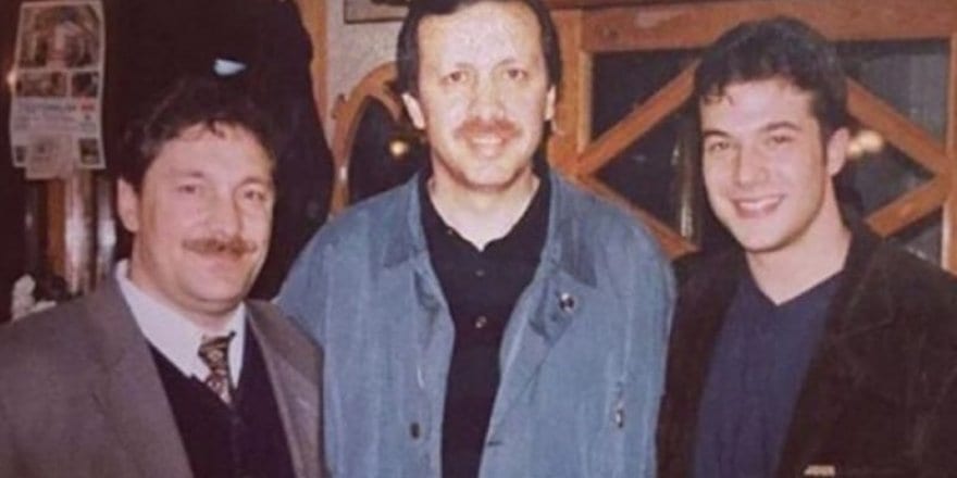 Diyanet İşleri Başkanlığı görevine atanan, Yalova Üniversitesi Rektörü Prof. Dr. Ali Erbaş ile Cumhurbaşkanı Erdoğan'ın 21 yıl önce çekilmiş bir fotoğrafı