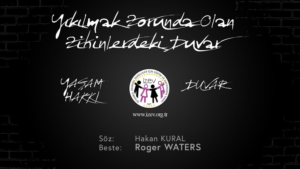 “İZEV İstanbul Zihinsel Engelliler İçin Eğitim ve Dayanışma Vakfı” dünyada bir ilke imza attı. Vakıfta eğitim gören down sendromlu gençler Roger Waters’a kendilerini tanıtan bir video gönderdiler. Bundan çok etkilenen Roger Waters dünyada ilk defa Pink Floyd’un “The Wall” şarkısı için İZEV’e iki yıllık kullanım ve Türkçe söz yazabilme hakkı verdi. Hazırlanan klip dün akşam tanıtıldı. Klipte oynayanların hepsi +1 kromozoma sahip oldukları için farklı down sendromlu gençler. İnanılmazlar... Lütfen seyredin ve beğenirseniz paylaşın dostlarınızla... İstedikten sonra başarmak için “engel” olmadığına önemli bir örnek.... - maxresdefault 1
