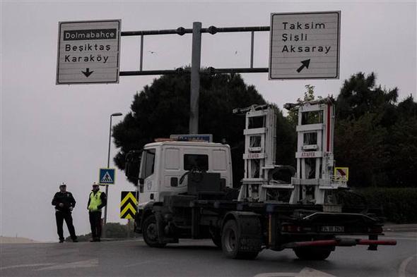 1 mayıs sebebi ile Taksim meydanı ve yollar kapalı