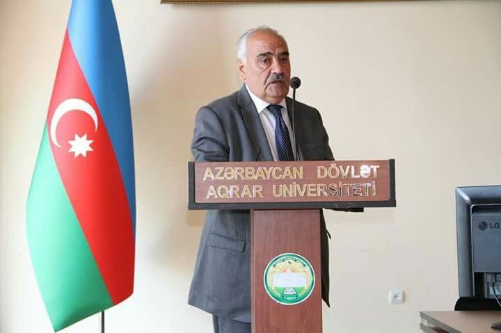 Program Uluslararası Bilgi ve Bölgesel Araştırmalar Derneği ile beraber organize edildi. Üniversitenin akademik heyeti ve öğrencilerinin katılımıyla gerçekleştirilen programın açılış konuşmasını üniversitenin rektörü, Azerbaycan Milli Bilimler Akademisinin muhabir üyesi Prof. İbrahim Caferov şimdiki Ermenistan’ın bulunduğu Azerbaycan’ın tarihi topraklarından, aynı zamanda şimdiki Erivan (İrevan) şehrinin Ermenilere verilmesi ile ilgili konuştu. - img 20180515 wa0001852356993