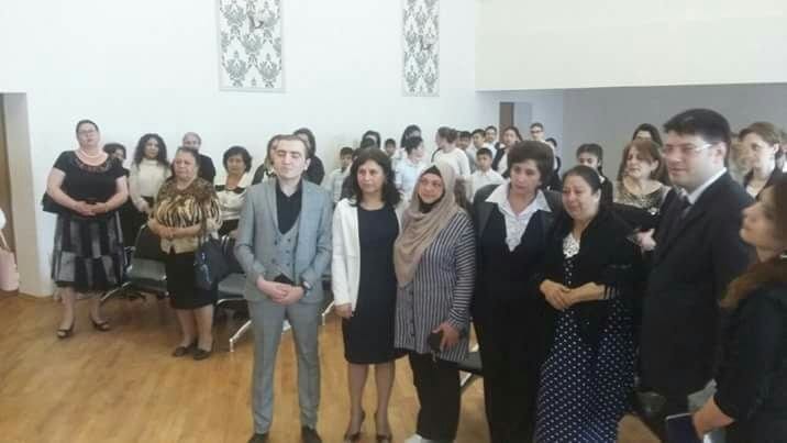 Program Uluslararası Bilgi ve Bölgesel Araştırmalar Derneği ile beraber organize edildi. Üniversitenin akademik heyeti ve öğrencilerinin katılımıyla gerçekleştirilen programın açılış konuşmasını üniversitenin rektörü, Azerbaycan Milli Bilimler Akademisinin muhabir üyesi Prof. İbrahim Caferov şimdiki Ermenistan’ın bulunduğu Azerbaycan’ın tarihi topraklarından, aynı zamanda şimdiki Erivan (İrevan) şehrinin Ermenilere verilmesi ile ilgili konuştu. - img 20180515 wa00021319518024