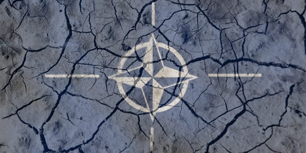 Lutfi Ozter: YUNANİSTAN NATO'DAN ÇEKİLDİ