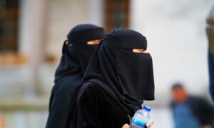 Kazakistan'da türban ve tesbih kullanımının yasaklanmasının ardından, Avrupa'nın bir  çok ülkesinde de peçe ve burka yasaklandı. - Danimarka Burka ve peçe yasağı