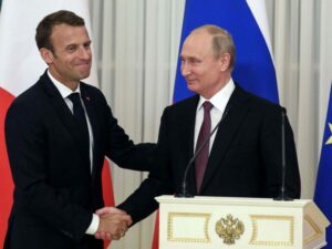 Fransa Cumhurbaşkanı Emmanuel Macron, Rusya Cumhurbaşkanı Vladimir Putin ile Pazar günü Moskova'da buluşacaklarını ve görüşme konularının arasında Suriye, İran ve Ukrayna'yı tartışacaklarını belirtti. Maç başlamadan önce Macron ve Putin'in Kremlin'de buluşması bekleniyor. - macronputin