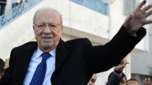 Tunus cumhurbaşkanı, Başbakan Youssef Chahed için Pazar günü, ülkenin siyasi ve ekonomik krizi devam ederse, cumhurbaşkanının oğlu ile çatışan lider için desteğini geri çekerek, istifa etmeye ya da bir güven teklifinde bulunmaya çağırdı. - tunus un yeni cumhurbaskani beji kaid es sebsi 6798378 x 3008 o