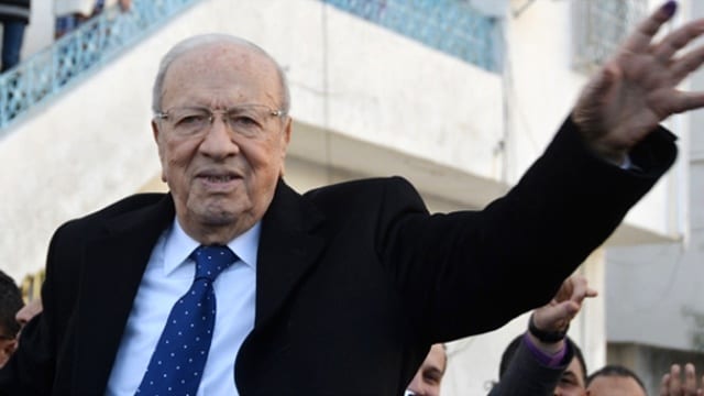 Tunus cumhurbaşkanı, Başbakan Youssef Chahed için Pazar günü, ülkenin siyasi ve ekonomik krizi devam ederse, cumhurbaşkanının oğlu ile çatışan lider için desteğini geri çekerek, istifa etmeye ya da bir güven teklifinde bulunmaya çağırdı. - tunus un yeni cumhurbaskani beji kaid es sebsi