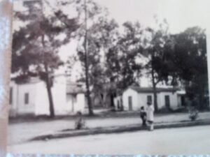 Not: Yukarıdaki fotoğraf, 1957'de Omorfo'da Türk öğrencilerin ANDIMIZ'ı okuduğu ilkokuldur. - 4 2