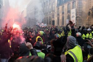 Fransa’da akaryakıt zammı ülke genelinde 283 bin kişi tarafından protesto edildi. - xx