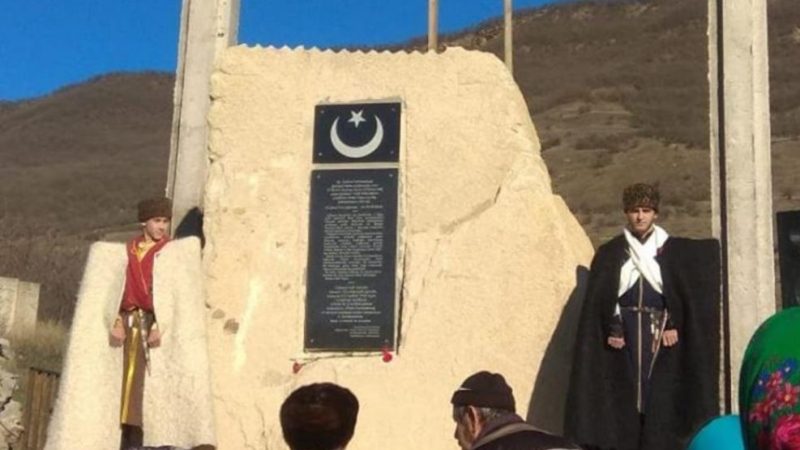 Dağıstan’da Türk askerleri için açılan anıttan Türk adı silindi!