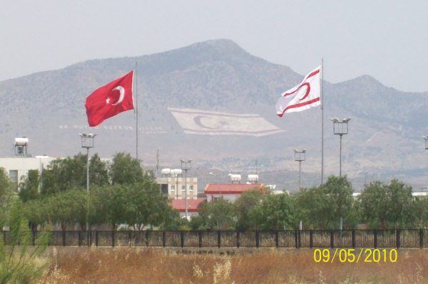 YAŞADIĞIMIZ GÜNLERİN KIBRISI - kıbrısta bayrak
