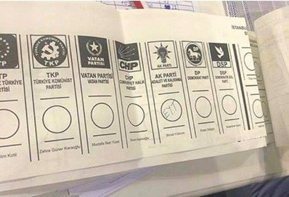 İstanbul'da tekrar sayımı yapılan Büyükşehir Belediye başkanlığı oy pusulalarında enteresan mesajlara rastlandı. İşte geçersiz sayılan pusulalardan görüntülenen bazıları : - oy pusulasi eyt