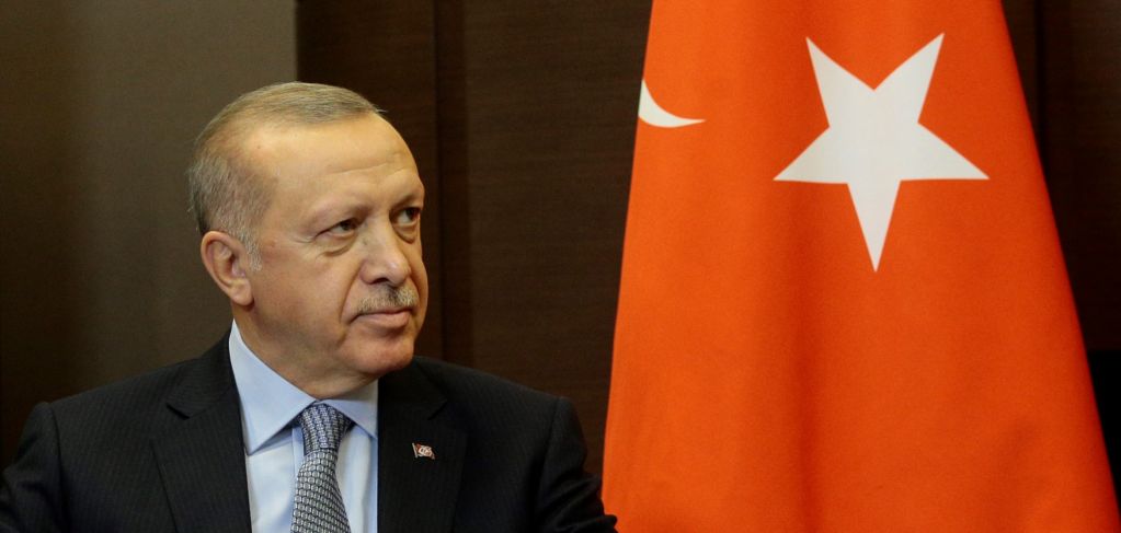 BOP Eşbaşkanı Tayyip Erdoğan’a binlerce teşekkür, bu millete “Türküm” demenin değerini öğretiyor. - erdogan turkey flag display GettyImages 1177529303