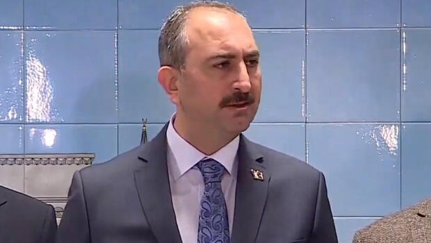 Adalet Bakanı Abdulhamit Gül, Ceren Özdemir'in katilinin açık cezaevine alınması ve firar etmesi konusunun tüm yönleriyle soruşturulduğunu söyledi. - Bakan Gul duyurdu Ceren Ozdemir’in katilinin acik cezaevine alinmasi ile