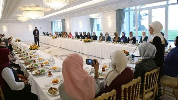 <p>50 kişinin katıldığı Genç Müslüman Kadınlar
programına 1 milyon lira harcandı
Para , Aile ve Sosyal Politikalar Bakanlığınca ödendi
Yani halkın vergisiyle sahte müslümanlar...,</p> - FB IMG 1576614338735