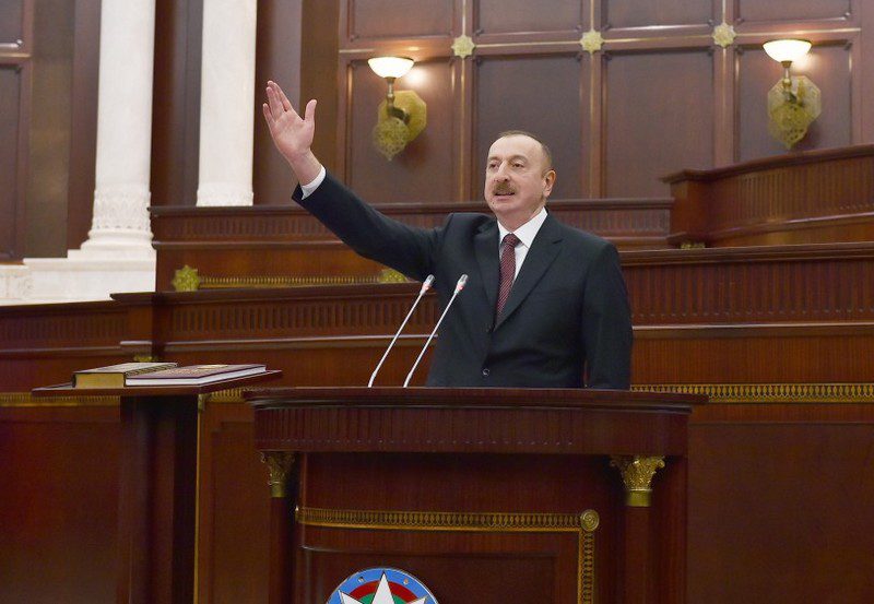 Azerbaycan lideri İlham Aliyev, halka sesleniyor