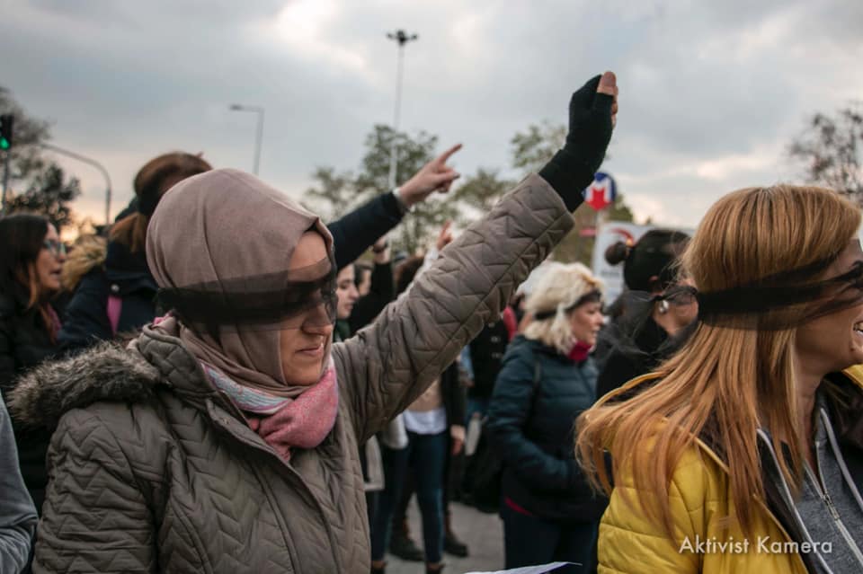 İlk kez Şili'de Las Tesis tarafından yapılan danslı protesto 8 Aralık'da Kadıköy'de yapıldı. - izmir sili protesto