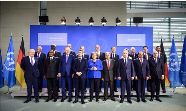 Siz de duymuş olun:29 Ocak 2020 günü Berlin’de aşağıdaki fotoğrafta görülen 12 ülke lideri (ve bu arada Tayyip Erdoğan da) BM ve AB temsilcilerinin de katılımıyla toplanır, BM’nin Libya’ya silah ambargosu uygulanması kararına sıkı bir takip ve destek konusunda anlaşırlar. - 29ocak2020 nato
