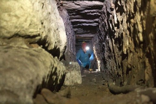 İSTANBUL - Beyoğlu ’daki bir kafede açılan sergide, Ayasaofya’nın altındaki tüneller, kuyular ve delhizlerdeki belgesel çalışmalarıyla ilgili çekilmiş 23 fotoğraf bulunuyor. - ayasofya tunel