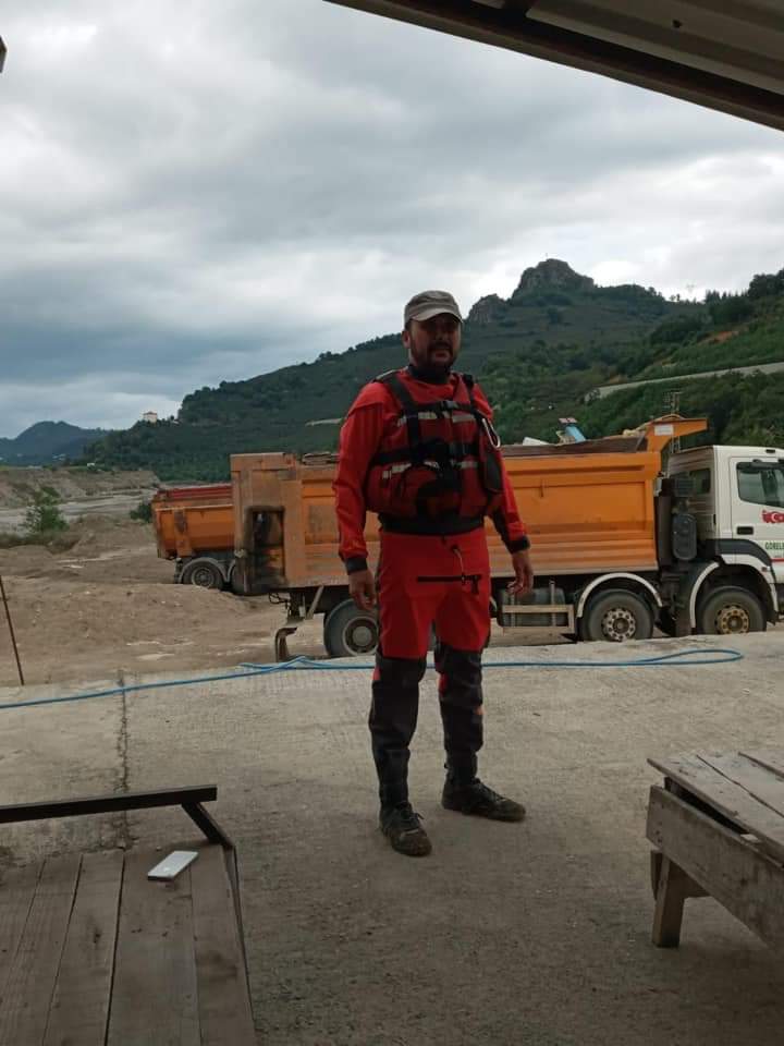Tirebolu Belediye başkan yardımcısı ve eski ülkü ocak başkanı Atilla Aydın , Tirebolu Derelide meydana gelen sel felaketinde kaybolan canlar için Tam 21 gündür arama kurtarma görevini yapmakta ...!!! - FB IMG 1600064357502