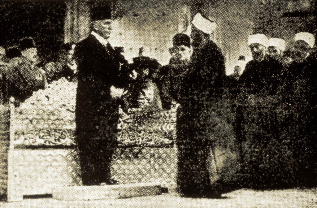 1. Dünya Savaşı’nda Osmanlı padişahı Halife idi.  - hilafet abdulmecit