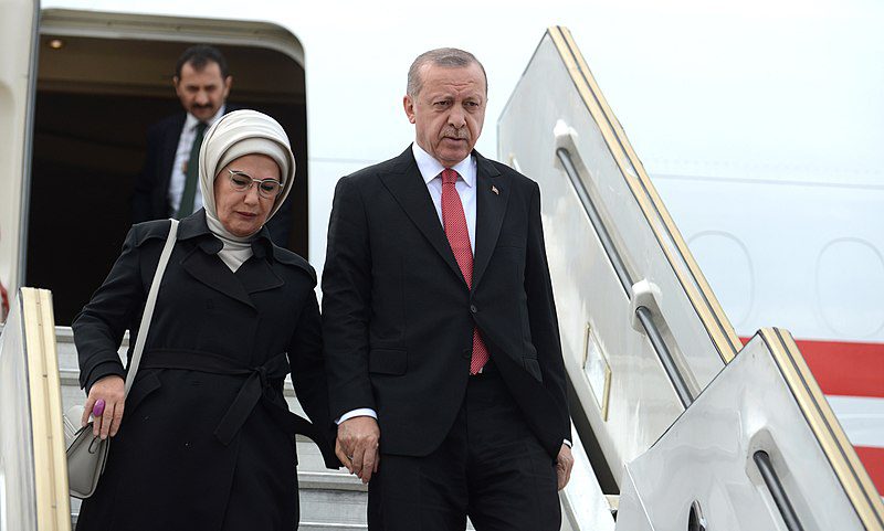 Haberi business insider "Türk sarayında intihal mi? Erdoğan'ın eşi Emine'nin lüks el çantası, Fransa ile Türkiye arasındaki çatışmada yakalandı" başlığı ile duyurmuş. - Recep Tayyip Erdogan Emine President of Turkey