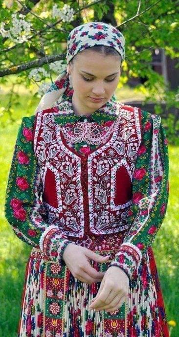 Türk Töresi nedir? Nasıldır? Ne zaman başlamıştır?Sorularını açıklamak, Türklüğün ne olduğunu bilmek demektir. - turk folklor giysi kiyafet