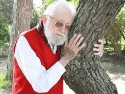 Yeşil Türkiye savaşımı tanıdığımız TEMA vakfının kurucusu, ‘Toprak Dede’ namlı Hayrettin Karaca 97 yaşında uçmağa varmasının üstünden 21 Ocakta bir yıl geçti. - Toprak dede Hayrettin Karaca