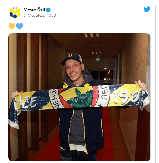 Mesut Özil, Türkiye Ligi'nde rüya kulübü Fenerbahçe'ye katılmak için Premier Lig devlerinden ayrıldı. İngiliz Premier Ligi'nin en yüksek maaşlı oyuncularından biri olan Özil, Fenerbahçe'ye katılmak için ağır bir ücret kesintisi yaptı ve haberlere göre Alman orta saha oyuncusu haftalık 65.000 £ rakkam ile sözleşme imzaladı. - mesut ozil twitter
