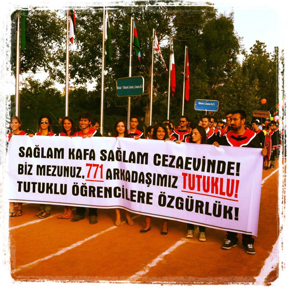 Demokratik eğitimin sonucu demokratik bir toplumdur… - tutuklu ogrenciler protesto