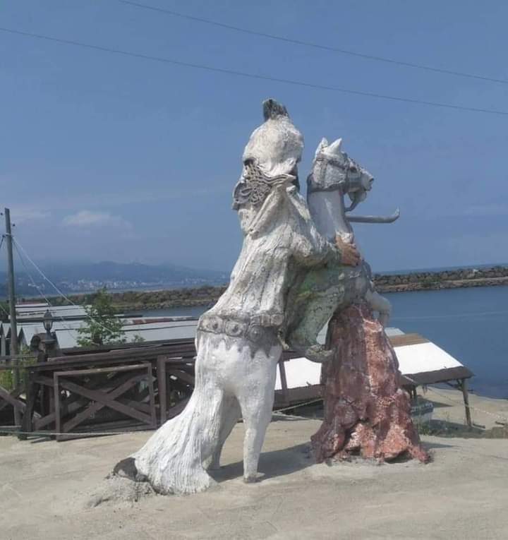 Giresun Görele ilçesinde AKP 'li başkan tarafından yaptırılan heykel tam bir rezillik ...!!! - FB IMG 1622721941960