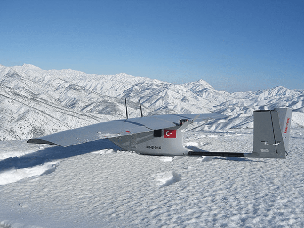 Pek çok sayıdaki farklı Türk insansız hava aracı arasında Türkiye'de ve yurt dışında kamuoyunda en çok bilinen Drone'ların uçuş yükseklikleri. - bayraktarminiuav