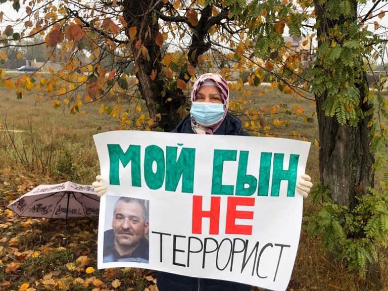 Yüzlerce Kırım Tatarının desteğiyle Rusya'nın alıkoyduğu siyasi tutsakların annelerine verilen cezalar ödendi. - kirimtatarlari anneler